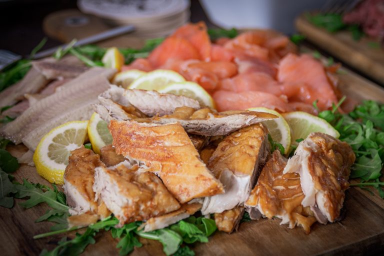 visplank voor op broodjes bij de lunch visplank