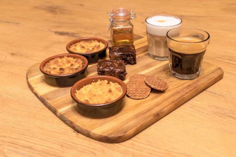 vergaderen in de wei koffie cappuchino brownies, appeltaart